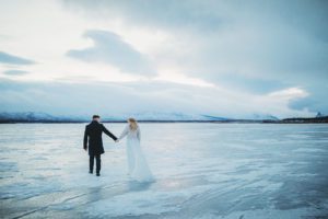 Plan your Swedish Lapland wedding on the frozen Torneälven